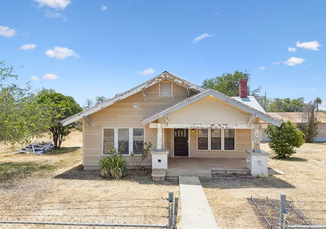 Photo 1 of Single family home for sale at 201 E Harris St, Dilley, TX 78017 | MLS# 2012792 | Listing updated on 2026-09-11