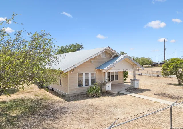 Photo 3 of Single family home for sale at 201 E Harris St, Dilley, TX 78017 | MLS# 2012792 | Listing updated on 2026-09-11