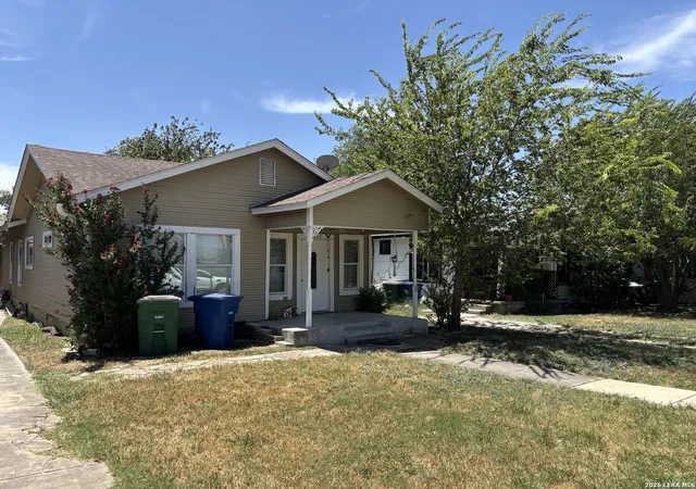 Photo 2 of Single family home for sale at 1132 W Rosewood Ave, San Antonio, TX 78201 | MLS# 2012818 | Listing updated on 2026-09-29