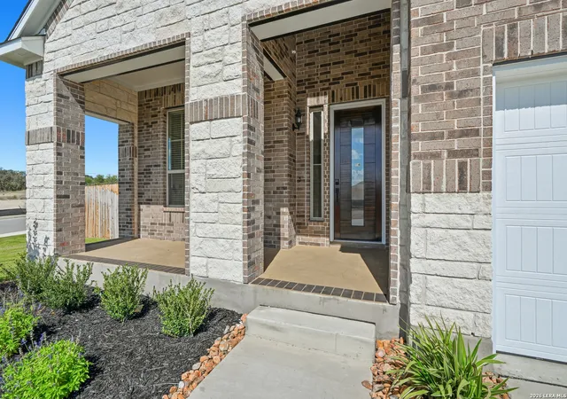 Photo 2 of Single family home for sale at 404 Glenwood Ranch, Cibolo, TX 78108 | MLS# 2012864 | Listing updated on 2026-08-31