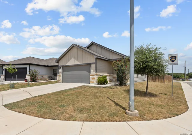 Photo 3 of Single family home for sale at 7702 Prescott Pl, San Antonio, TX 78218 | MLS# 2012870 | Listing updated on 2026-09-15