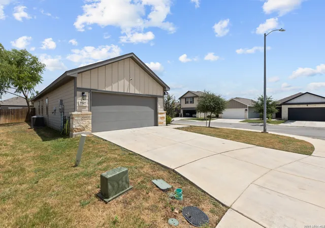 Photo 3 of Single family home for sale at 7702 Prescott Pl, San Antonio, TX 78218 | MLS# 2012870 | Listing updated on 2026-09-15