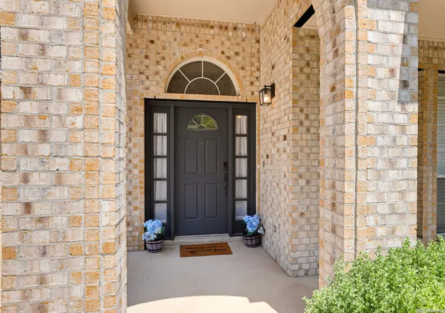 Photo 3 of Single family home for sale at 27 Fonthill Way, San Antonio, TX 78218 | MLS# 2012873 | Listing updated on 2026-09-11