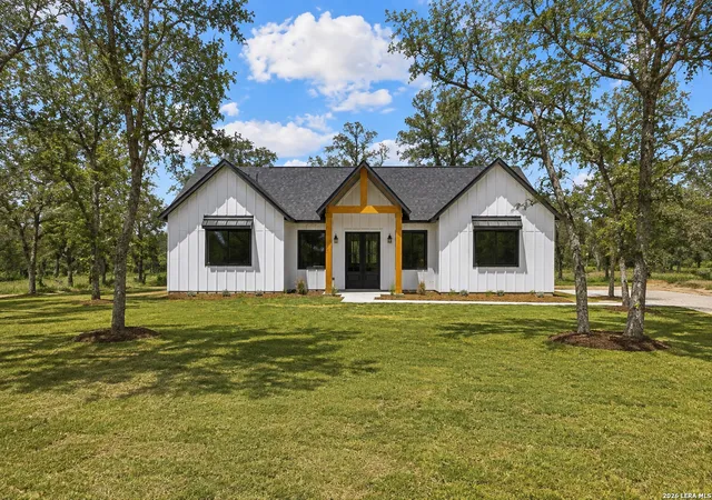 Photo 1 of Single family home for sale at 125 Syrah St, La Vernia, TX 78121 | MLS# 2012876 | Listing updated on 2026-10-01