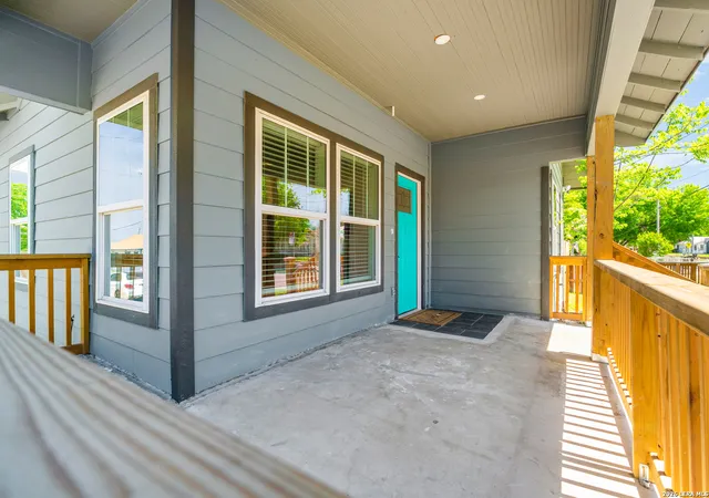 Photo 3 of Single family home for sale at 2701 E Houston St, San Antonio, TX 78202 | MLS# 2012882 | Listing updated on 2026-09-11