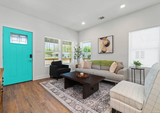 Photo 3 of Single family home for sale at 2701 E Houston St, San Antonio, TX 78202 | MLS# 2012882 | Listing updated on 2026-09-11