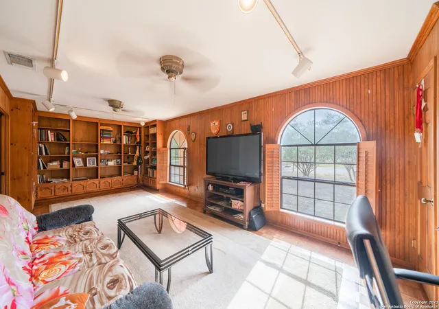 Photo 4 of Single family home for sale at 101 Encino Park, Devine, TX 78016 | MLS# 2012904 | Listing updated on 2026-09-11