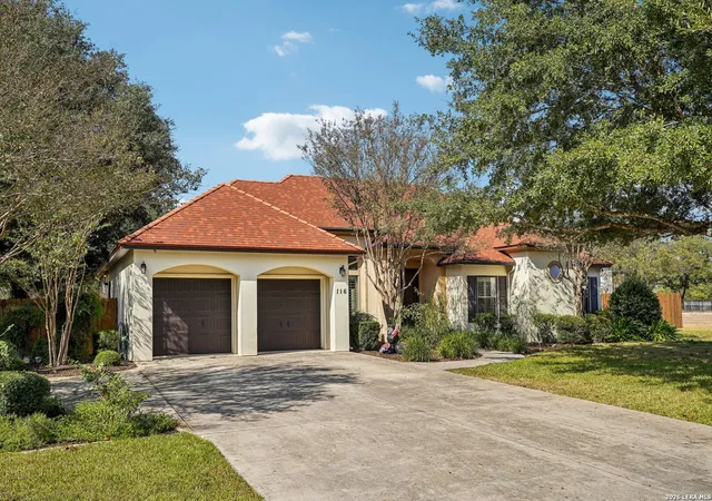 Photo 2 of Single family home for sale at 116 Las Brisas Blvd, Seguin, TX 78155 | MLS# 2012908 | Listing updated on 2026-09-11