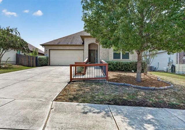 Photo 3 of Single family home for sale at 4624 Split Oak Rd, Cibolo, TX 78108 | MLS# 2012932 | Listing updated on 2026-09-14