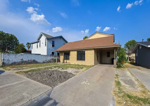 Photo 2 of Single family home for sale at 607 S Brazos St, Eagle Pass, TX 78852 | MLS# 2012940 | Listing updated on 2026-09-11
