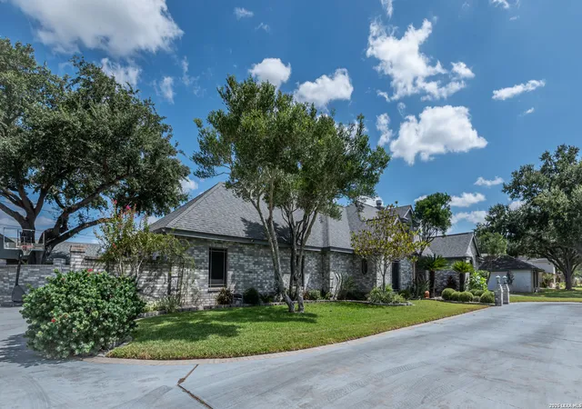 Photo 4 of Single family home for sale at 1825 Clarice Ave, Alice, TX 78332 | MLS# 2012950 | Listing updated on 2026-09-11
