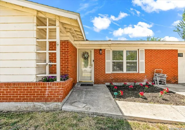 Photo 4 of Single family home for sale at 334 Bertetti Dr, San Antonio, TX 78227 | MLS# 2012963 | Listing updated on 2026-09-11