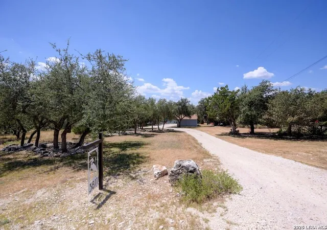 Photo 4 of Sale Pending at 3811 Potters Crk Rd, Canyon Lake, TX 78133 | MLS# 2016004 | Listing updated on 2026-10-01