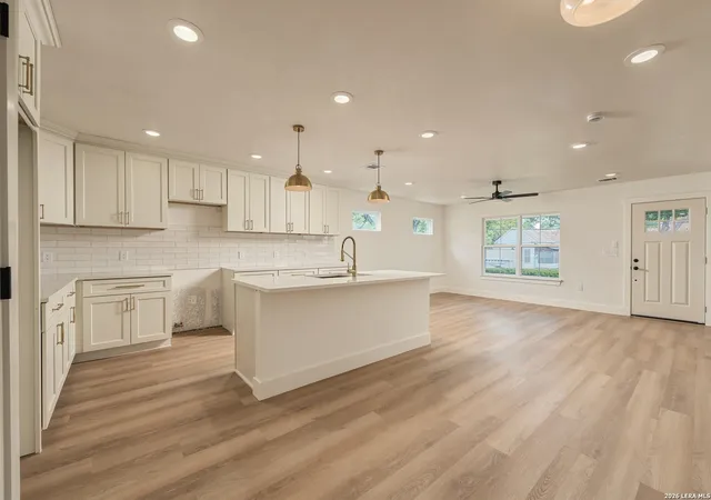 Photo 2 of Single family home for sale at 530 Ave A, New Braunfels, TX 78130 | MLS# 2018665 | Listing updated on 2026-10-03