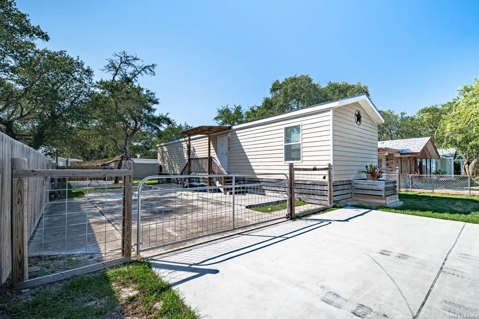Photo 1 of Single family home for sale at 11 Sandra, Rockport, TX 78382 | MLS# 2018860 | Listing updated on 2026-10-05