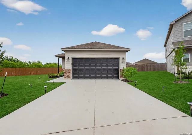 Photo 2 of Single family home for sale at 3038 Laguna Clfs, Converse, TX 78109 | MLS# 2019709 | Listing updated on 2026-10-08