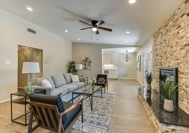 Photo 4 of Single family home for sale at 4708 Cap Rock, Austin, TX 78735 | MLS# 2019734 | Listing updated on 2026-09-30