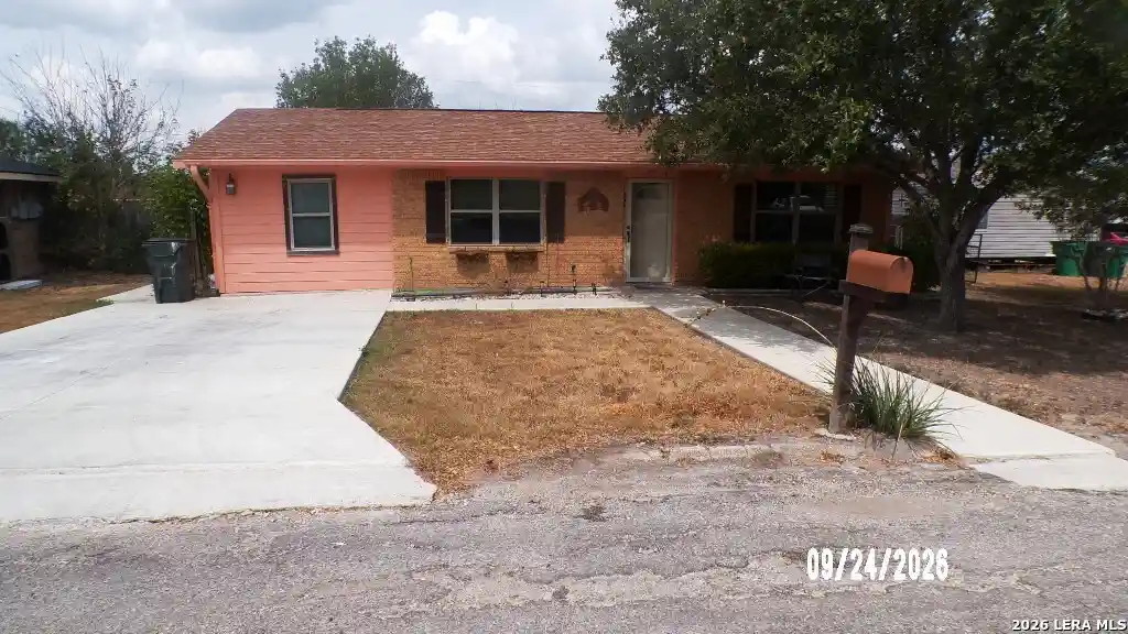 Photo 1 of Single family home for sale at 114 W Mesquite St, Karnes City, TX 78118 | MLS# 2020547 | Listing updated on 2026-10-12