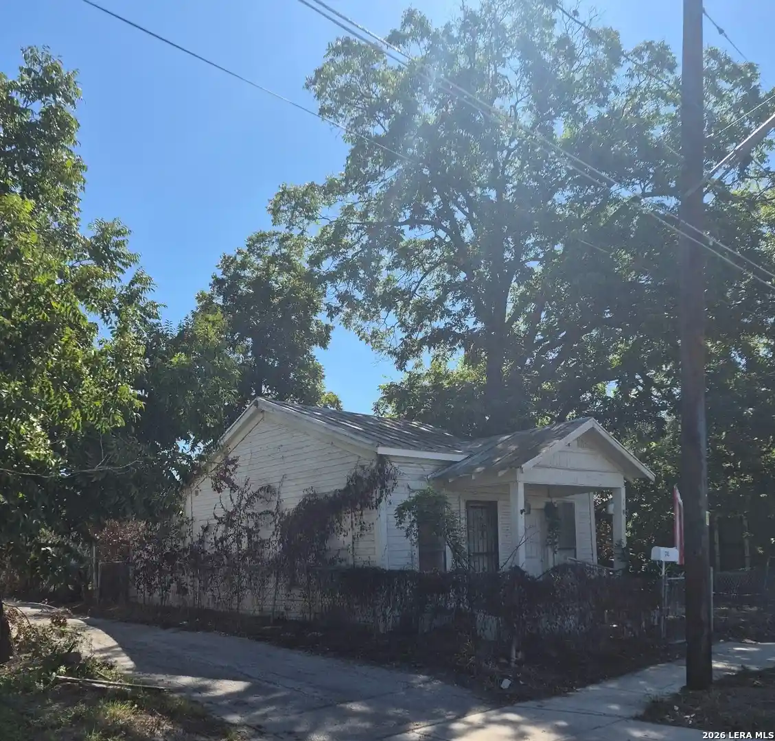 Photo 1 of Single family home for sale at 208 N Mesquite St, San Antonio, TX 78202 | MLS# 2023818 | Listing updated on 2026-10-22