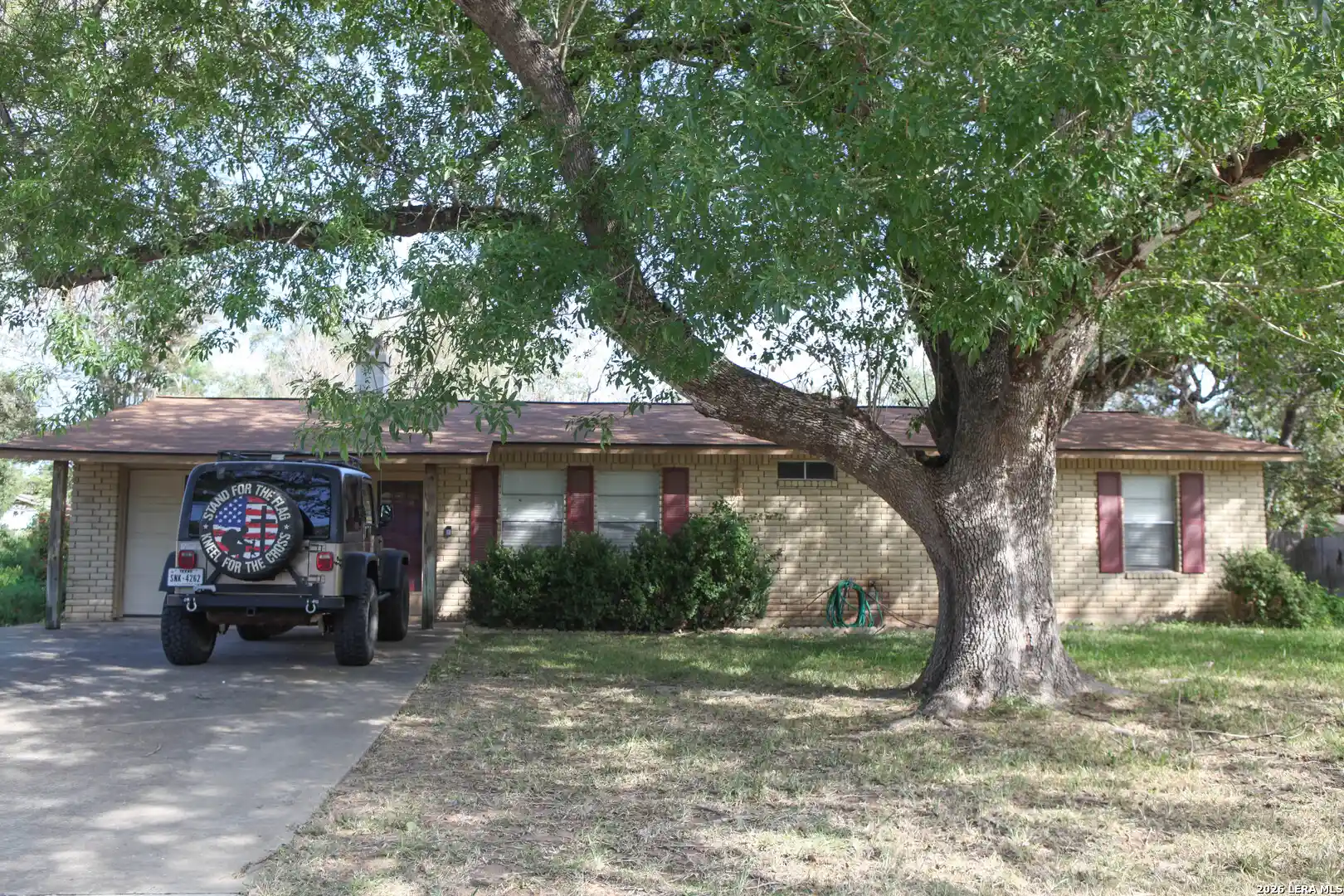 Single family home for sale at 420 High Meadow Dr, Pleasanton, TX 78064 | MLS# 2025585