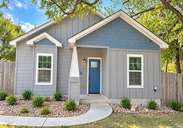 Single family home for sale at 535 Paradise Dr, Canyon Lake, TX 78133 | MLS# 2027131