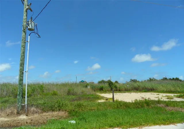 Homes for sale in Gilchrist, TX | 1060 Beach Front Dr, Gilchrist, TX 77617 | MLS# 47460866