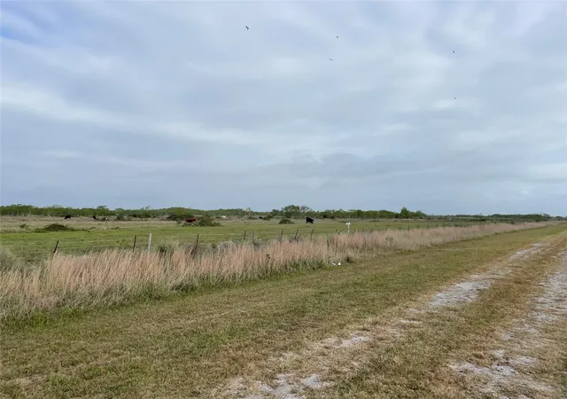 1st image of 0 Harbor Dr, Hitchcock, TX 77563 | MLS# 10536694