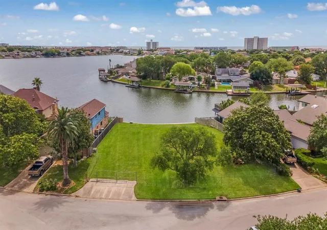 Photo 2 of Land for sale at 22 Lakeview Dr, Galveston, TX 77551 | MLS# 69928609 | Listing updated on 2026-07-29