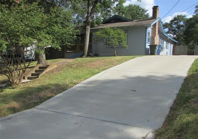 3rd image of 1309 14Th St, Huntsville, TX 77340 | MLS# 80849639