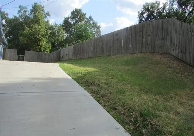 4th image of 1309 14Th St, Huntsville, TX 77340 | MLS# 80849639