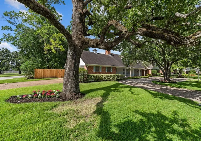 Photo 3 of Sale Pending at 1603 Bethlehem St, Houston, TX 77018 | MLS# 91078560 | Listing updated on 2026-09-18