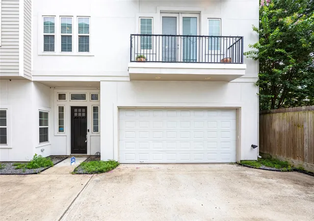 3rd image of 955 W 24Th St #D, Houston, TX 77008 | MLS# 84088244