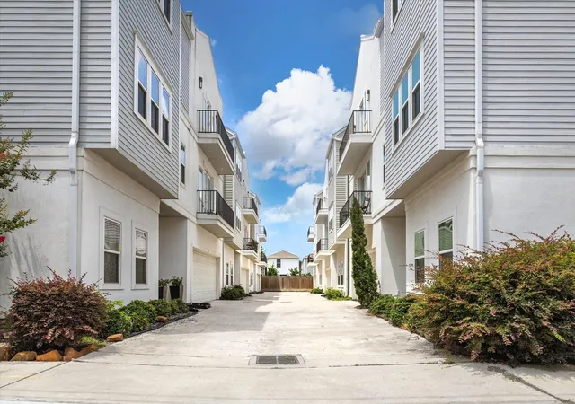 43rd image of 955 W 24th St #D, Houston, TX 77008 | MLS# 84088244