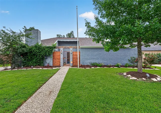 Photo 2 of Sale Pending at 1022 Apache Falls Dr, Katy, TX 77450 | MLS# 86614797 | Listing updated on 2026-09-12