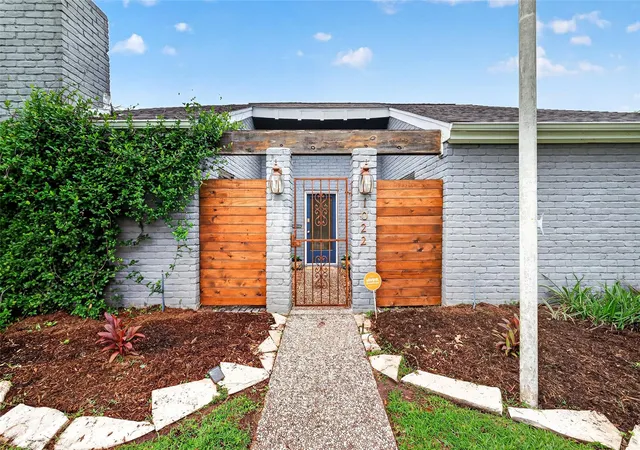 Photo 3 of Sale Pending at 1022 Apache Falls Dr, Katy, TX 77450 | MLS# 86614797 | Listing updated on 2026-09-12