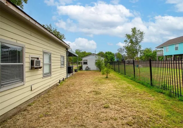15th image of 118 4th St, Dickinson, TX 77539 | MLS# 4892868