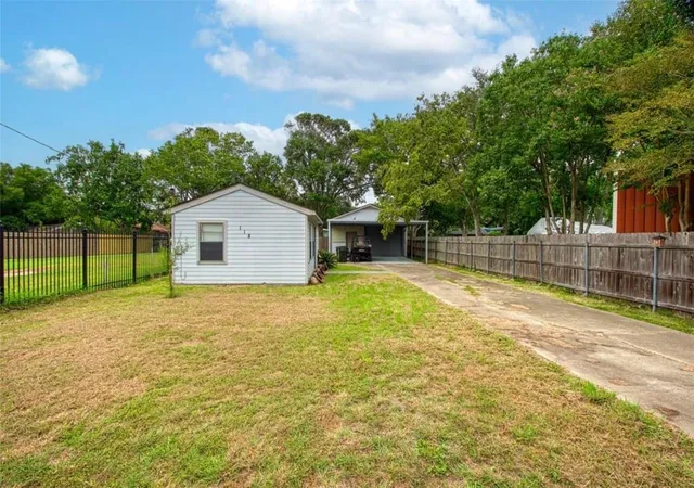 4th image of 118 4Th St, Dickinson, TX 77539 | MLS# 4892868