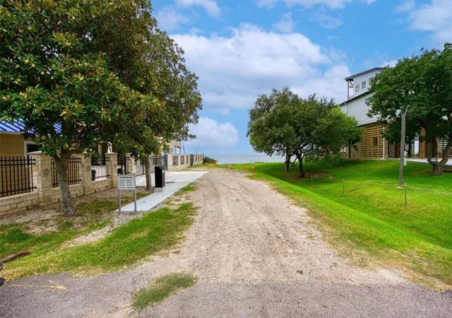 5th image of 118 4Th St, Dickinson, TX 77539 | MLS# 4892868