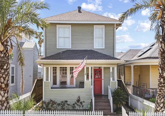 Photo 1 of Single family home for sale at 2917 Ave Q, Galveston, TX 77550 | MLS# 30303186 | Listing updated on 2026-09-07