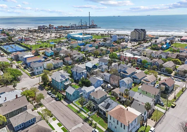 Photo 3 of Single family home for sale at 2917 Ave Q, Galveston, TX 77550 | MLS# 30303186 | Listing updated on 2026-09-07