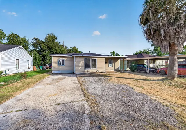 2nd image of 7323 Hurtgen Forest Rd, Houston, TX 77033 | MLS# 29463421