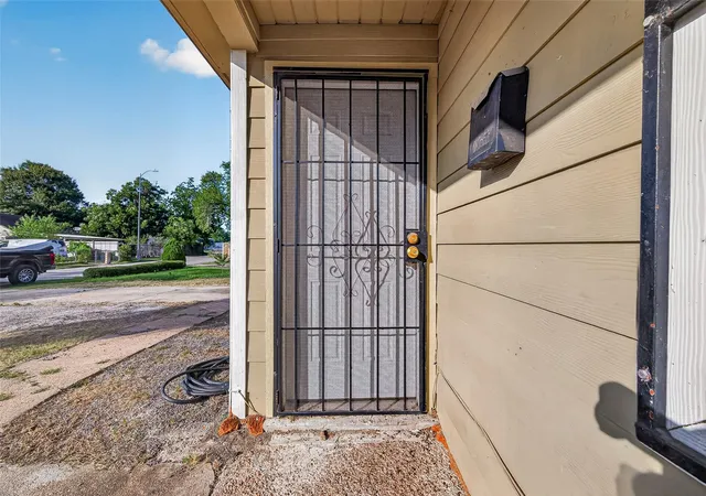 4th image of 7323 Hurtgen Forest Rd, Houston, TX 77033 | MLS# 29463421