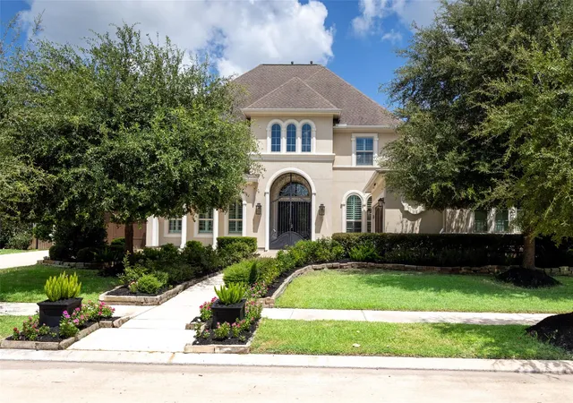 Photo 1 of Mansion for sale at 9407 Fox Bend Ln, Missouri City, TX 77459 | MLS# 96394544 | Listing updated on 2026-08-29