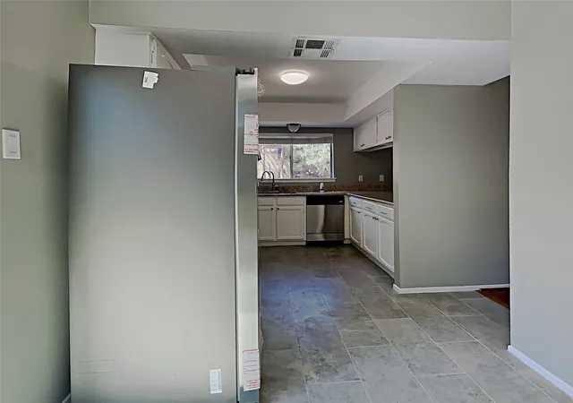 Photo 2 of Single family home for sale at 2902 Clear Ridge Dr, Houston, TX 77339 | MLS# 14763180 | Listing updated on 2026-08-29