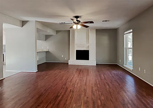 Photo 3 of Single family home for sale at 2902 Clear Ridge Dr, Houston, TX 77339 | MLS# 14763180 | Listing updated on 2026-08-29
