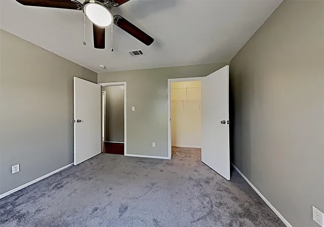 Photo 4 of Single family home for sale at 2902 Clear Ridge Dr, Houston, TX 77339 | MLS# 14763180 | Listing updated on 2026-08-29