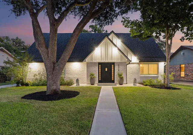 Photo 1 of Sale Pending at 2318 Elmgate Dr, Houston, TX 77080 | MLS# 36551837 | Listing updated on 2026-09-19