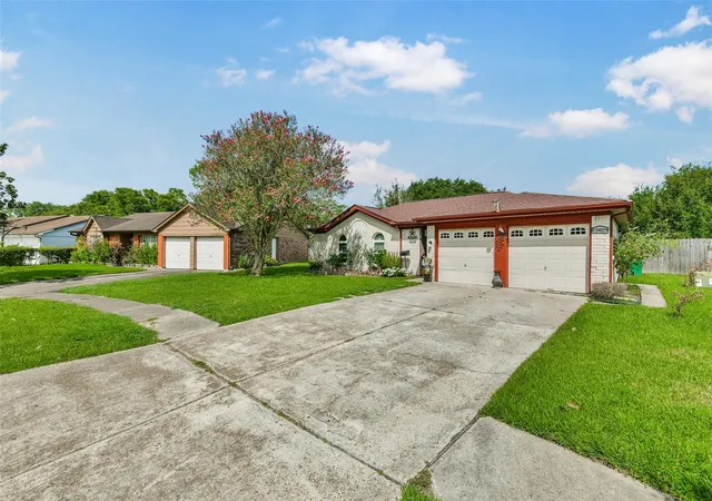 Photo 2 of Single family home for sale at 12823 Sandy Hook Dr, Houston, TX 77089 | MLS# 60531487 | Listing updated on 2026-09-07