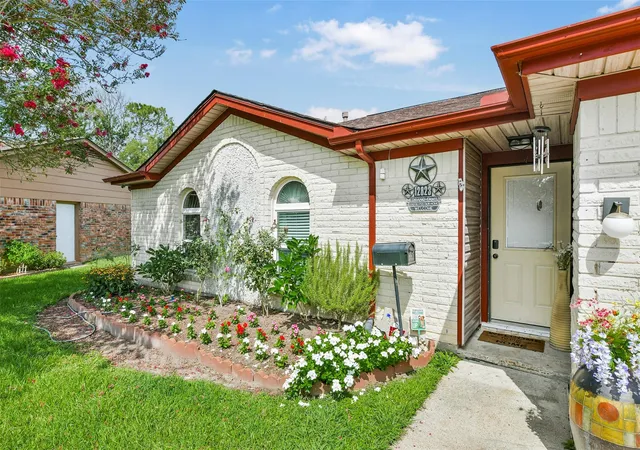 Photo 3 of Single family home for sale at 12823 Sandy Hook Dr, Houston, TX 77089 | MLS# 60531487 | Listing updated on 2026-09-07