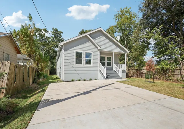 3rd image of 3917 Sayers St, Houston, TX 77026 | MLS# 98433009